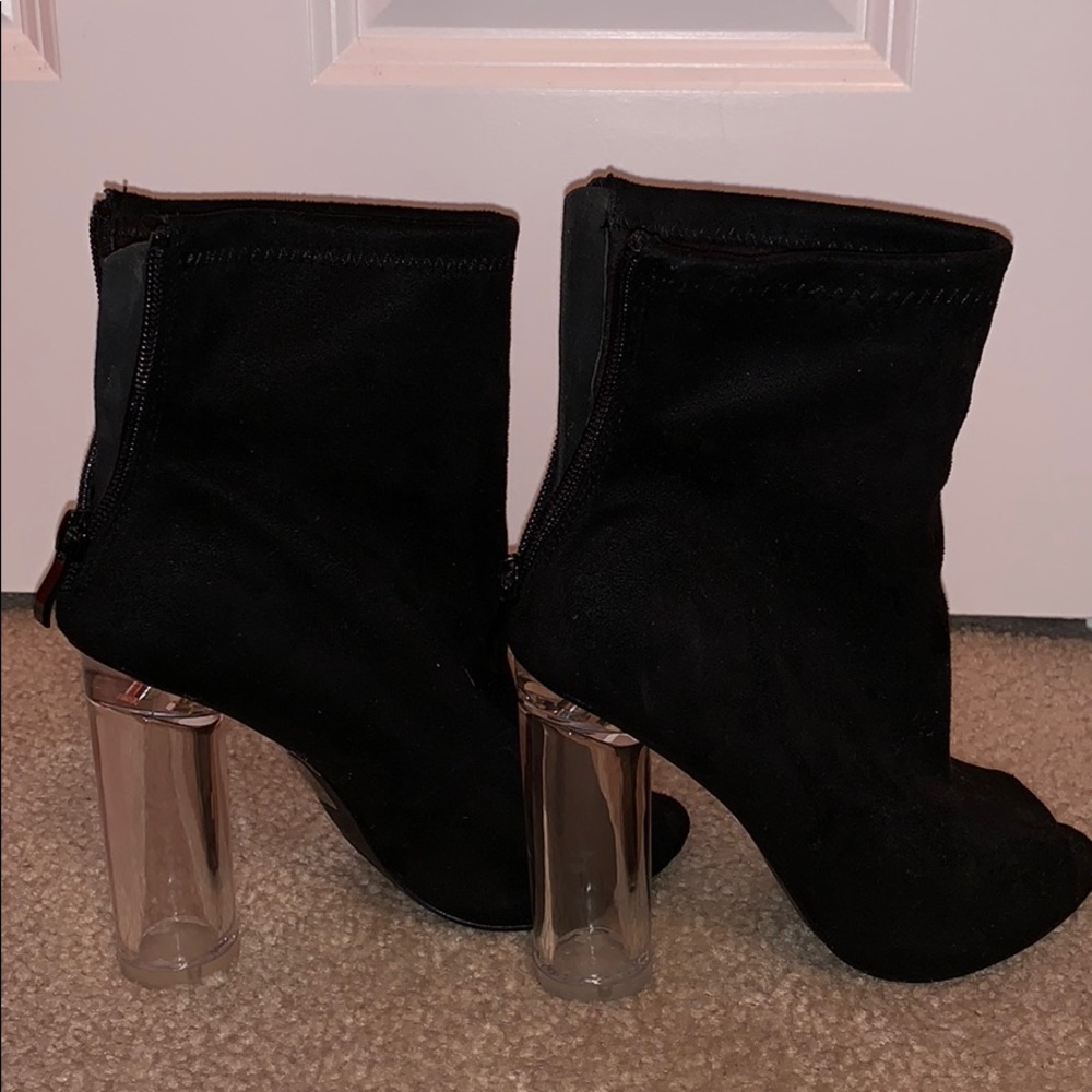 Open toes booties with clear heel